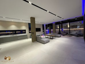 Full-size fridge, microwave, oven, stovetop - La Mirage Group Villas (Sukth)