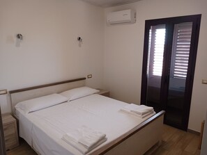 5 quartos, ferros/tábuas de passar roupa, Wi-Fi, roupa de cama