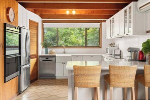 雪櫃、微波爐、焗爐、爐具