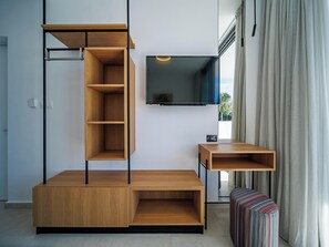 Hypo-allergenic bedding, in-room safe, blackout curtains - Regency  Boutique  Hotel (Paphos)