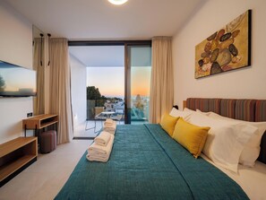 Hypo-allergenic bedding, in-room safe, blackout curtains - Regency  Boutique  Hotel (Paphos)