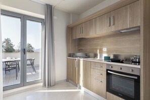 Micro-ondes, four, plaque de cuisson