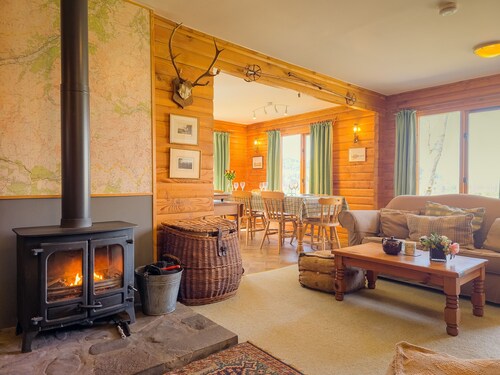 Balbeag Cottage - Pet friendly Log Cabin