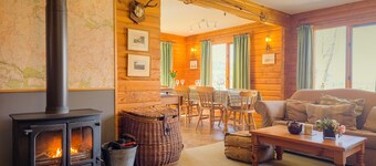 Balbeag Cottage - Pet friendly Log Cabin