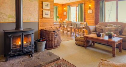 Balbeag Cottage - Pet friendly Log Cabin
