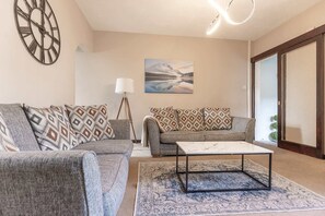 Fernseher, Kamin, Arbeitsbereiche