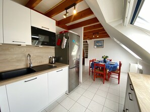 Kühlschrank, Mikrowelle, Ofen, Geschirrspüler