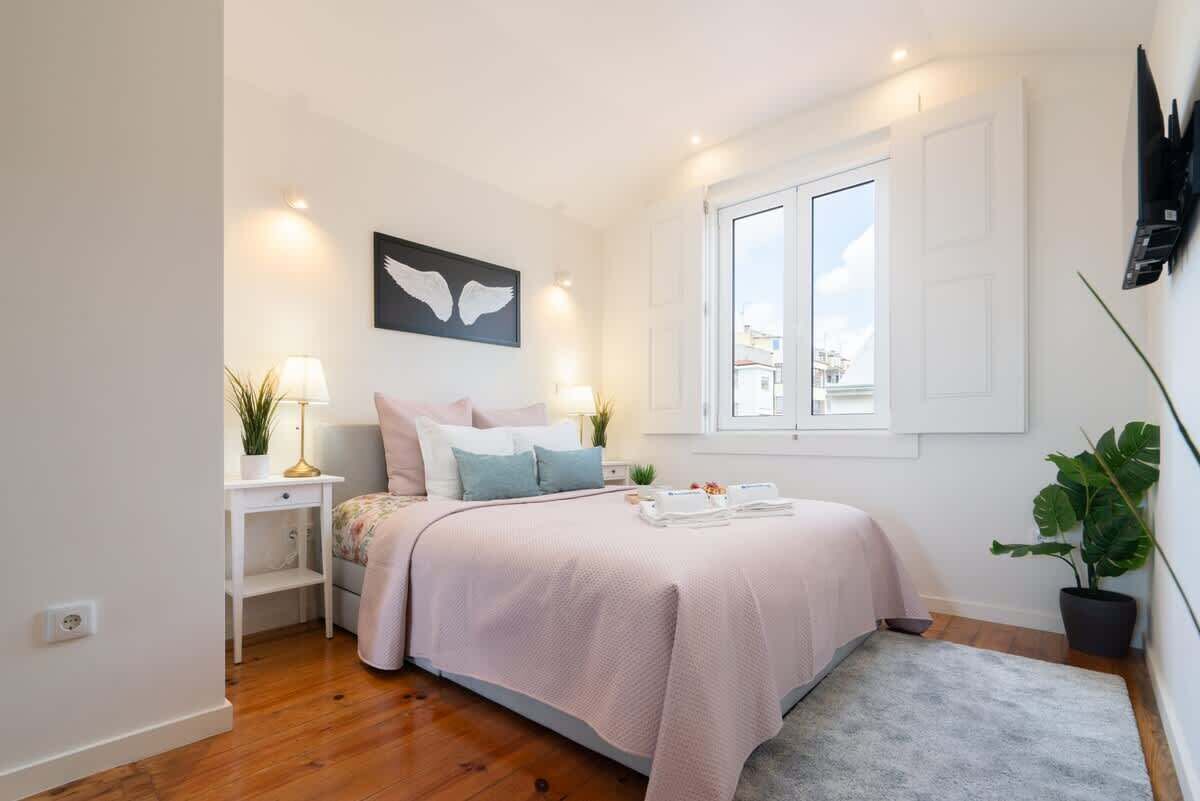 1 dormitorio, tabla de planchar con plancha, wifi y ropa de cama