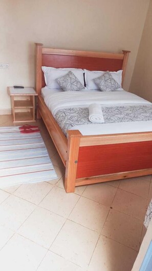 Egyptian cotton sheets, premium bedding, down duvets, free WiFi