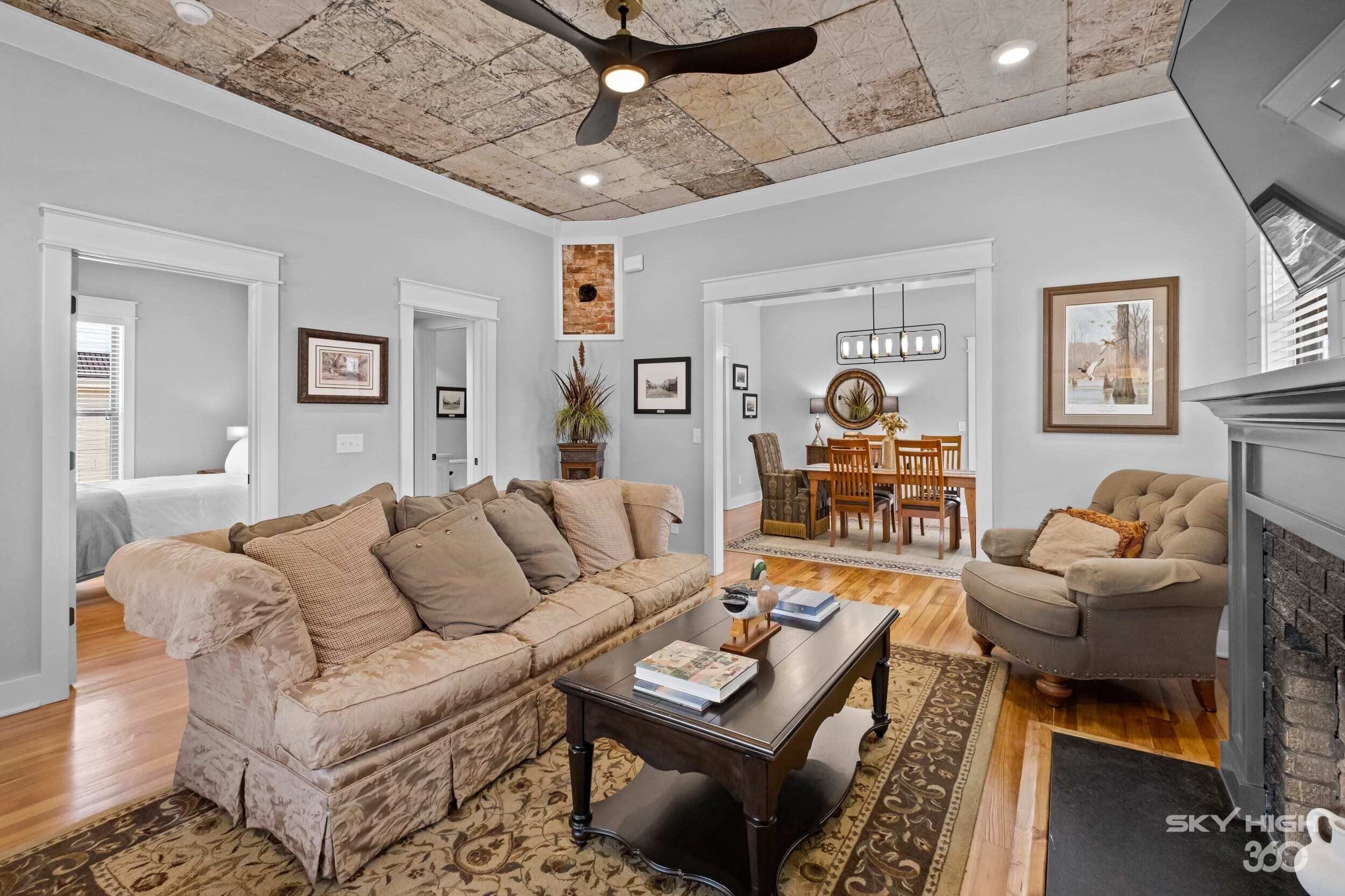 TV, fireplace, offices