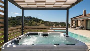Villa (Two Bedroom Villa with Terrace and Sw) | Eigener Whirlpool