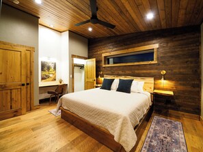 3 bedrooms, desk, iron/ironing board, travel cot