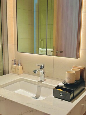 Bathroom - The Sea Halong Bay Managed By Class M (Bai Chay)