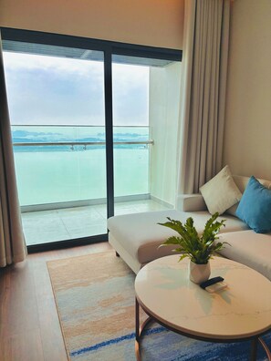 Family Suite, Balcony, Ocean View | Living area