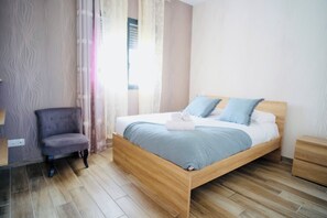 5 slaapkamers, een strijkplank/strijkijzer, wifi, beddengoed