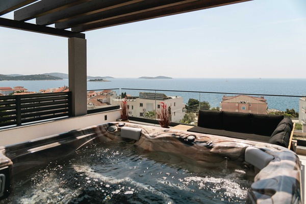 Villa (Three Bedroom Villa with Swimming Poo) | Private spa tub