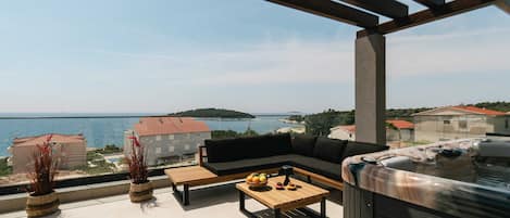Villa (Three Bedroom Villa with Swimming Poo) | Terrass/Patio