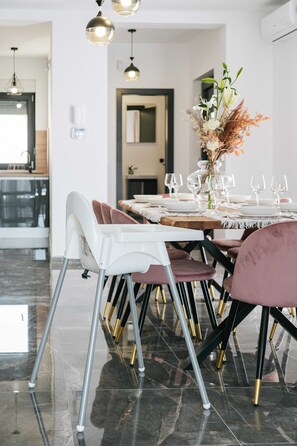 Villa (Three Bedroom Villa with Swimming Poo) | Dining room