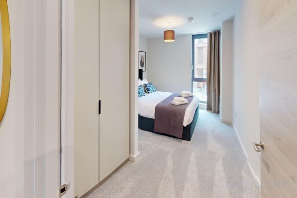 Cribs (free), WiFi (free), bed sheets