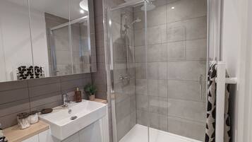 Apartment | Badezimmer