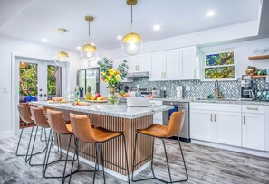 Fridge, microwave, oven, stovetop - Serenity Oasis~Pool!~Putt-Putt!~Kayaks~Bikes~Spa (Marathon)