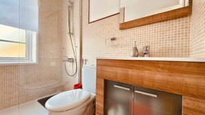 Dusche, Haartrockner, Seife, Shampoo