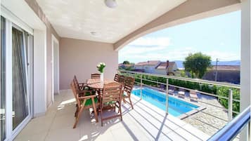Villa (Four Bedroom Villa with Swimming Pool) | Terrace/patio