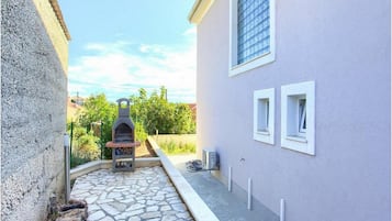 ๋น๋ผ (Four Bedroom Villa with Swimming Pool) | ์ธ๊ด