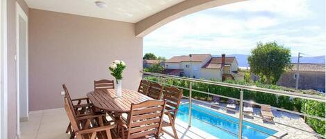 Villa (Four Bedroom Villa with Swimming Pool) | Terrasse/Patio