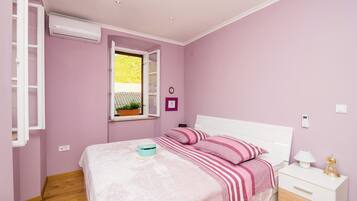 Villa (Three-Bedroom Villa with Terrace and )