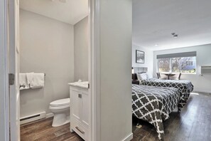 Hair dryer, towels - Renovated Killington Center Studio. Close to Resort. Bus. Discounted Ski Rentals. 523 (Killington)