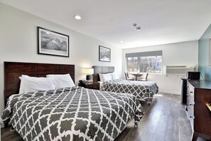 1 bedroom, desk, iron/ironing board, travel cot - Renovated Killington Center Studio. Close to Resort. Bus. Discounted Ski Rentals. 523 (Killington)