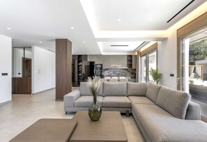 TV - Emerald Estate (Rhodes)