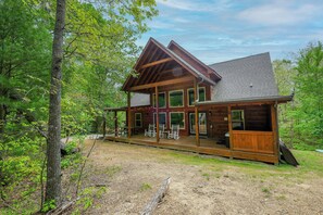 Exterior - 2BR, sleeps up to 10, less than 8 minutes to Dollywood, Island, Parkway! (Pigeon Forge)