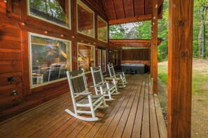 Terrace/patio - 2BR, sleeps up to 10, less than 8 minutes to Dollywood, Island, Parkway! (Pigeon Forge)