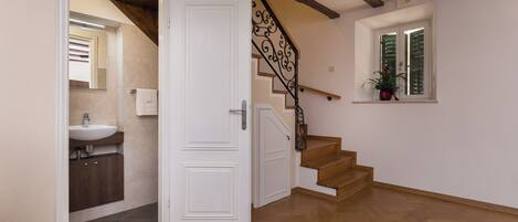 Apartment (Comfort Duplex Two Bedroom Apartment) | Interior detail