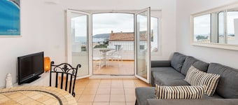 Precioso Apartamento en Cadaques con Esplendidas Vistas AL MAR y Wifi