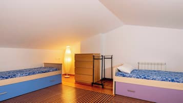 2 habitaciones, tabla de planchar con plancha, wifi y ropa de cama