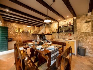 獨棟房屋 (Authentic Stone House Lola - Two Bedr) | 餐廳