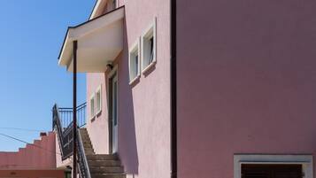 Apartment (Three Bedroom Apartment with Balcony) | Exterior