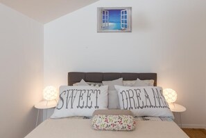 Apartment (Three Bedroom Apartment with Balcony)