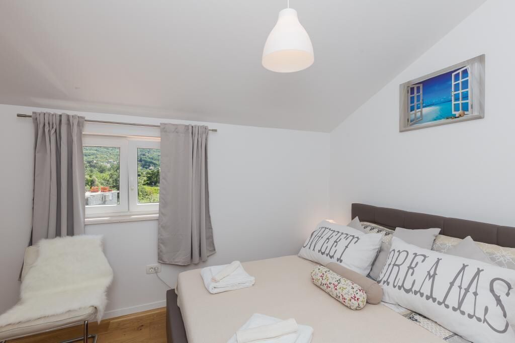 Apartment (Three Bedroom Apartment with Balcony) | 3 bedrooms, free WiFi
