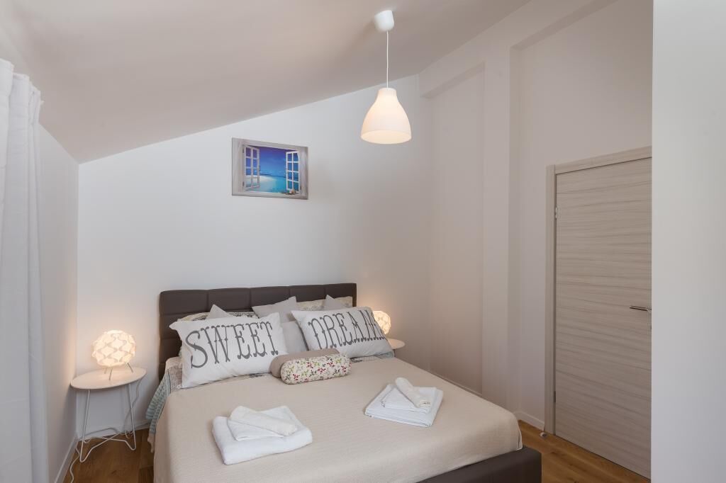 Apartment (Three Bedroom Apartment with Balcony) | 3 bedrooms, free WiFi