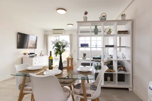 Dining - Heights 7 - Two Bed S (Los Cristianos)