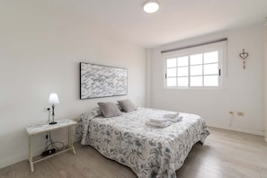 2 bedrooms, iron/ironing board, WiFi, bed sheets - Heights 7 - Two Bed S (Los Cristianos)