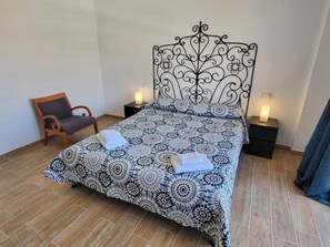 3 室のベッドルーム、アイロン / アイロン台、WiFi、ベッドシーツ