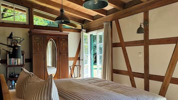 1 Schlafzimmer, Schreibtisch, Bügeleisen/Bügelbrett, Reisekinderbett