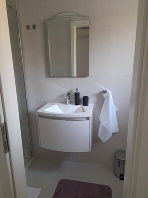 House (Four Bedroom Holiday Home with Balcon) | Bathroom | Shower, towels - Holiday Home Sea Vision (Dubrovnik)