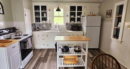 Downtown Den | Sleeps 3 | Washer/Dryer