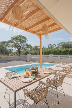 Outdoor dining - Casa Elia Filerimos (95V5+P9Q Ialisos, Greece)